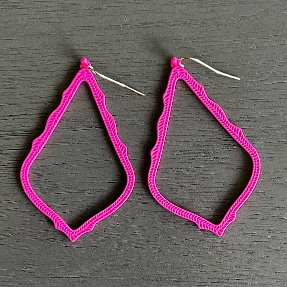 Kendra Scott Sophee Matte Drop Earrings in Magenta